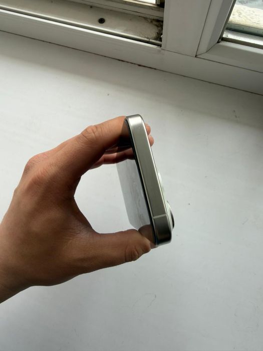 iPhone 15 pro белый 256Gb