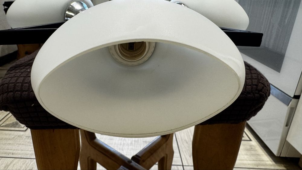 Продам люстру 3 рожка