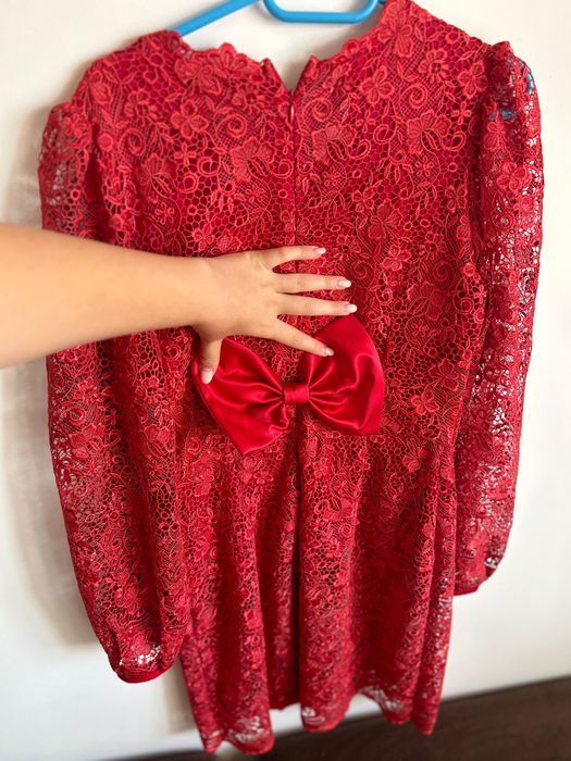 Rochie roșie din dantelă – unicat, lucrată manual