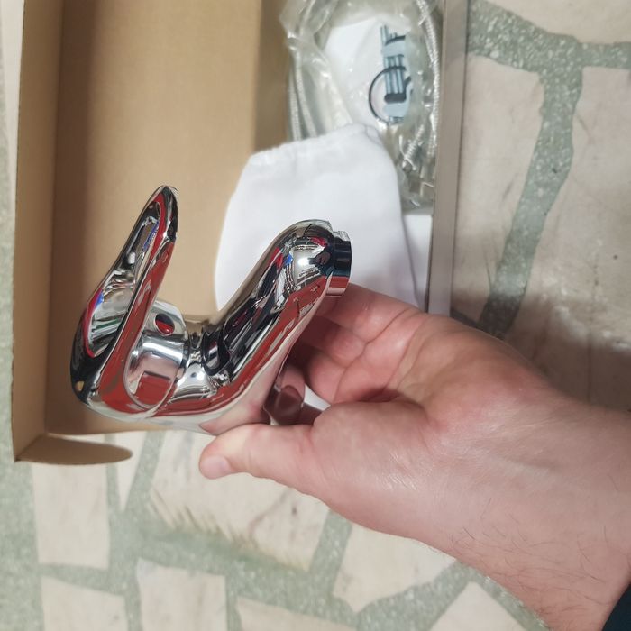 Смесител едноръкохватков стоящ за умивалник. Forma Vita модел Modena