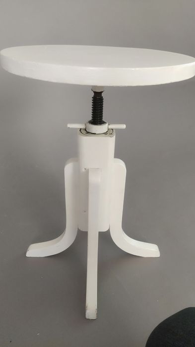 Стул для пианино.