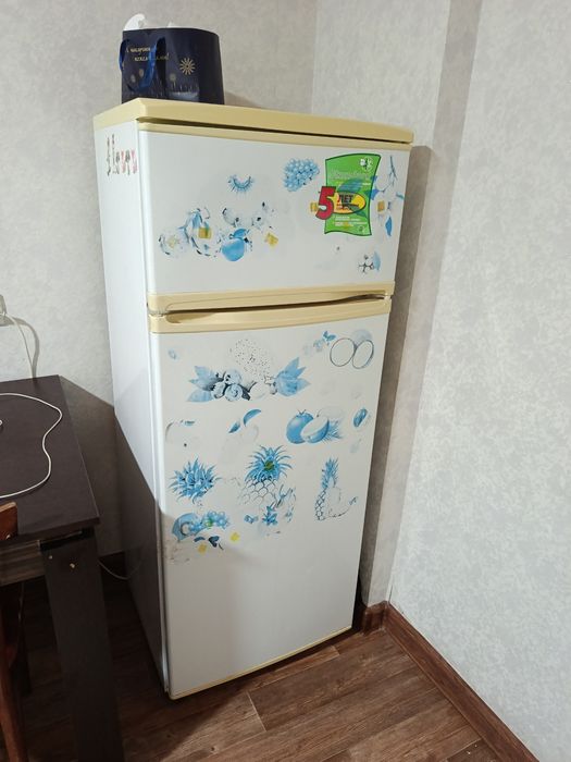 Холодильник в нормальном состоянии, полностью рабочий