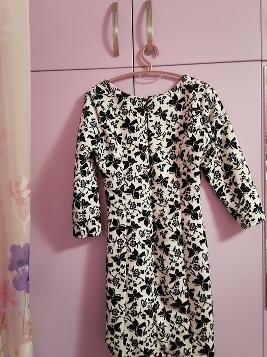 Рокля с 3/4ръкави в бяло и черно