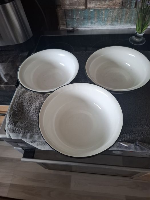 Продавам емайлирани тенджери и купи