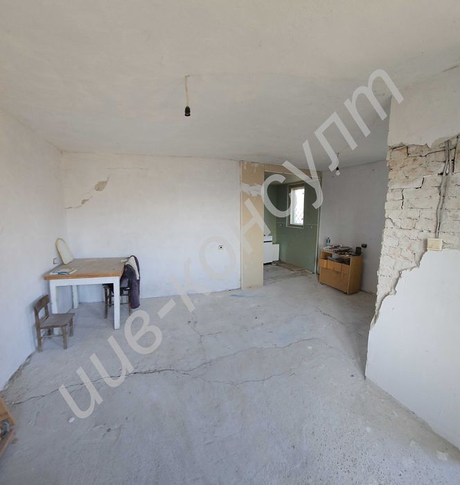 Голям парцел с панорамна гледка и къща в с. Малки Чифлик