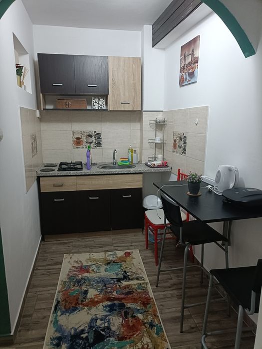 De închiriat apartament cu utilități incluse in preț și fara garanție!