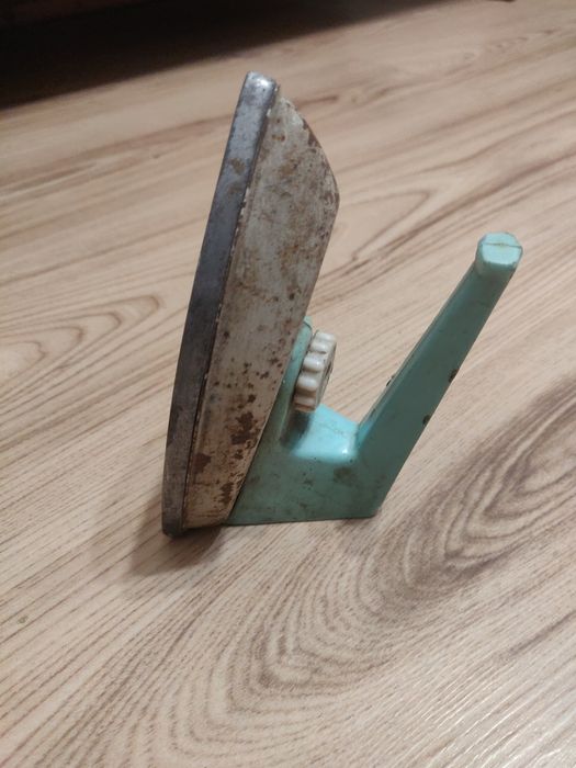 Ретро играчка - ютия