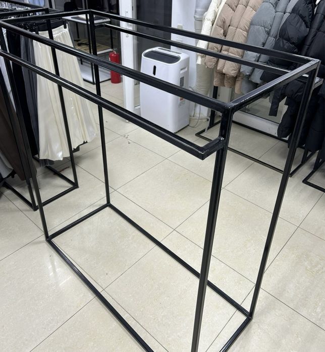 Торговое оборудование / стойка