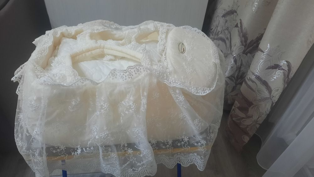 Продам корзинку на выписку