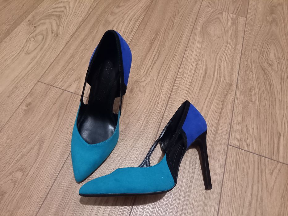 Pantofi Bershka noi, marimea 37
