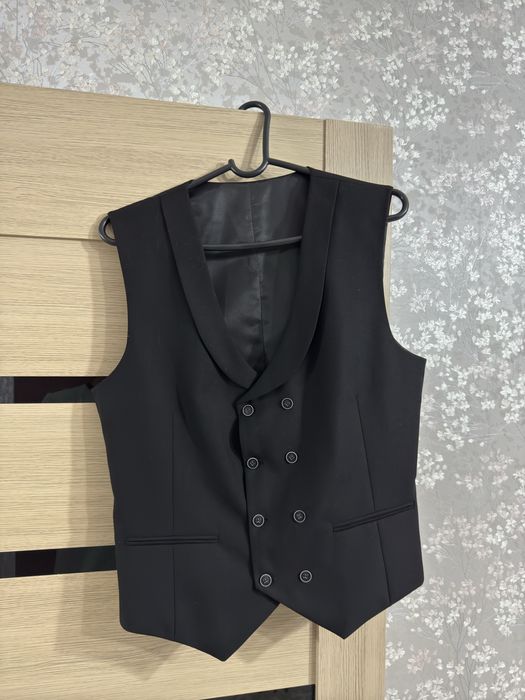 Двубортный костюм тройка