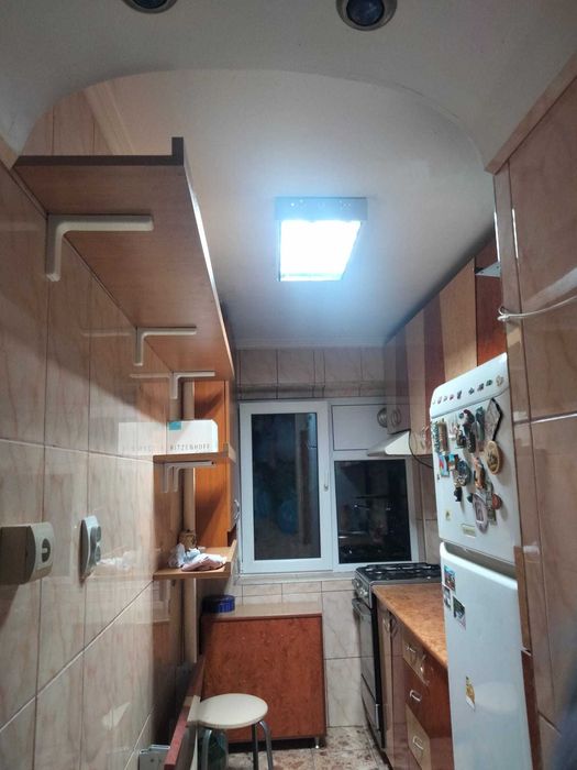 Proprietar vând apartament 2 camere, etaj 2/4, Strada Uioara, parcare