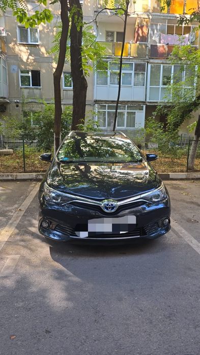 Inchiriez Toyota Auris hibrid cu GPL pentru Bolt / Uber