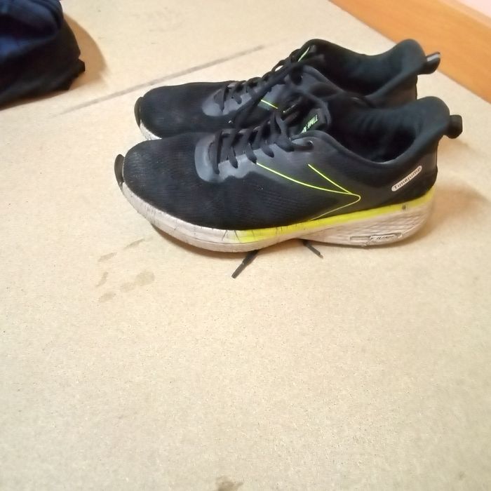 Ношоные кросовки