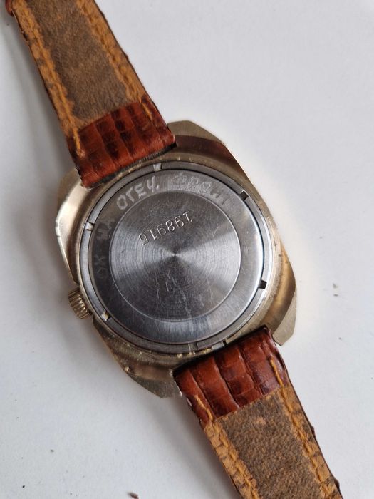 SLAVA cal. 2414, 21 руб. камъка, ръчно нав-е, made in USSR каса – 37мм