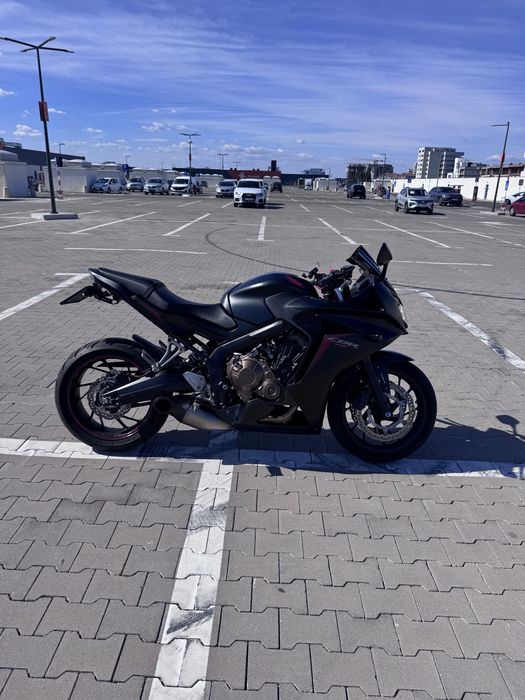 Vând Honda CBR 650F (2018) – Limitată A2 – Evacuare Akrapovič
