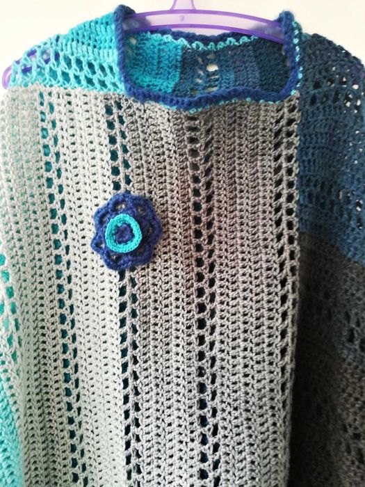 poncho crosetat in nuantele cerului