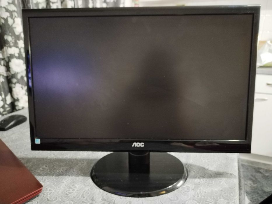 AOC монитор за настолен компютър