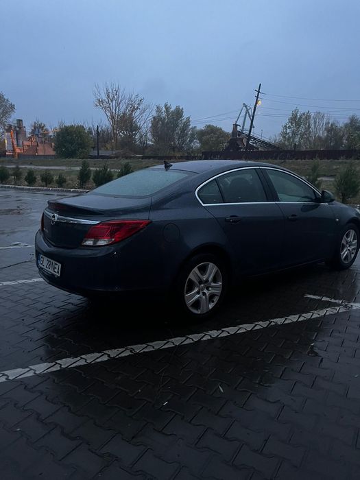 Vand sau schimb opel insignia 2009