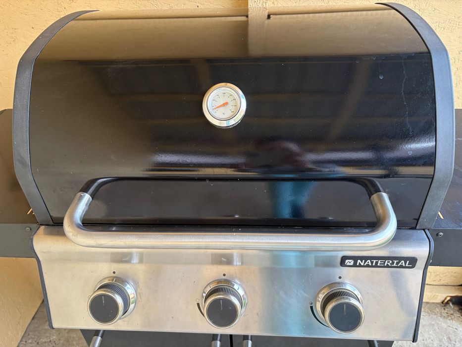 Grătar de curte cu gaz