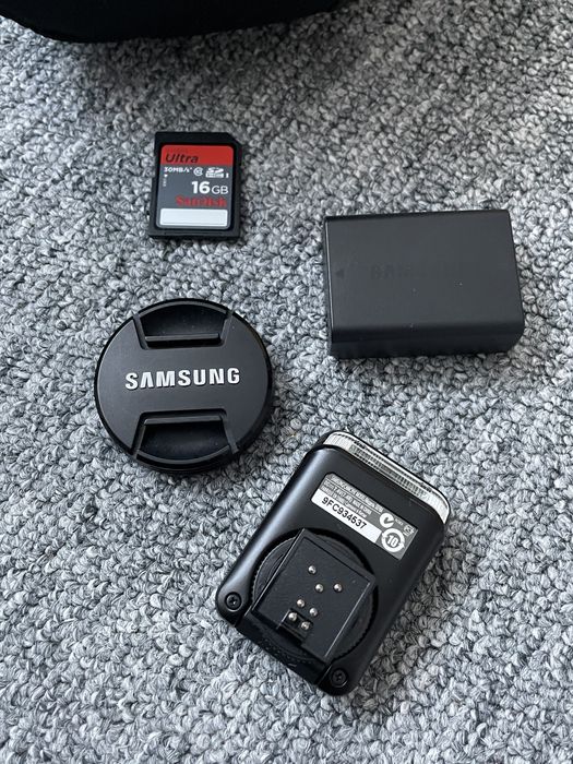 Camera foto digitala SAMSUNG NX1000 Black, 14.2MP CCD, 5x Optical Zoom, 16GB,