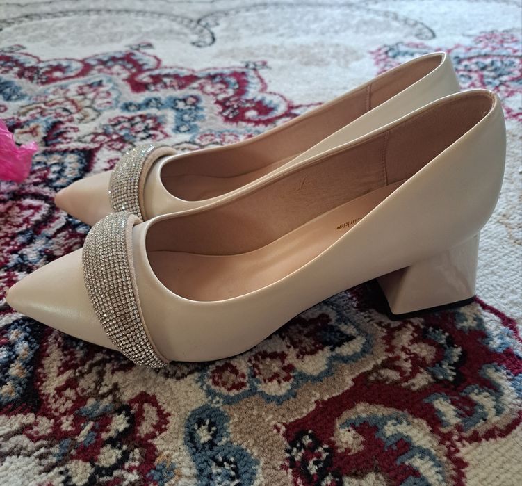 Tufli baland poshnali