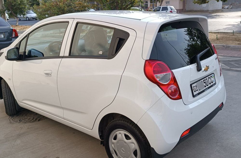 Продается Новый Белый Spark 2023 Mexаника, 3 позиция