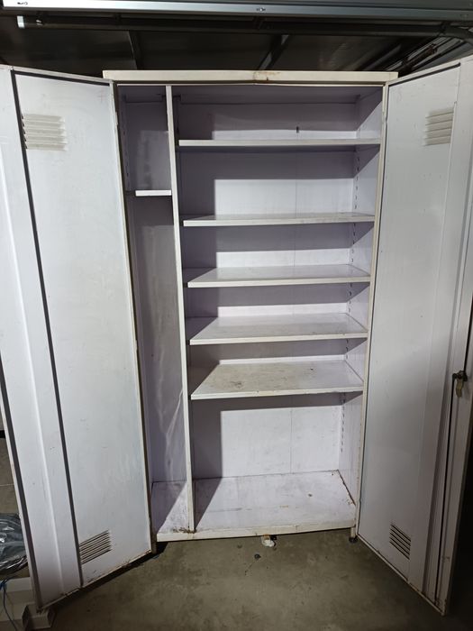 Метален гардероб !!!