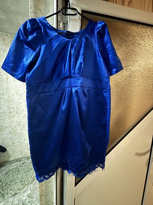 Продавам. Дамска рокля с дантела л размер