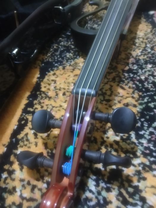 Skripka Yamaha sv 130 yangisi