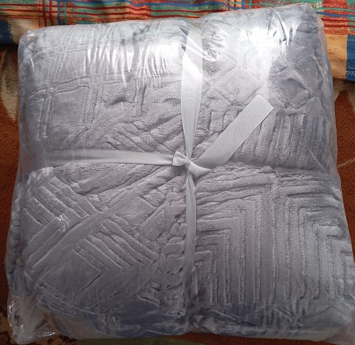 Pătură nouă  ptr. pat dublu !