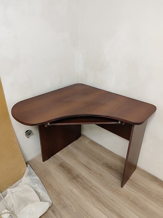 Компьютерный столик 10.000