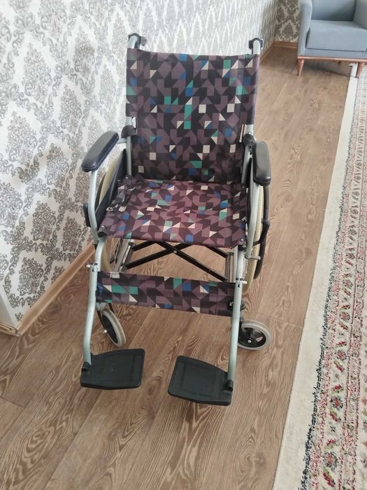 Коляска  инвалидная.