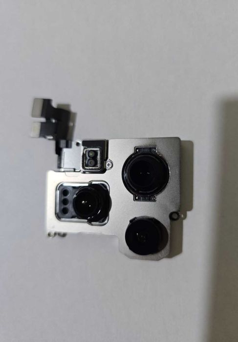 Камера iPhone 16 Pro оригинальная