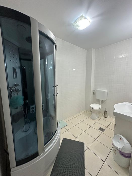 Apartament 4 camere ,,2 grupuri sanitare ,mansarda ,125 mp