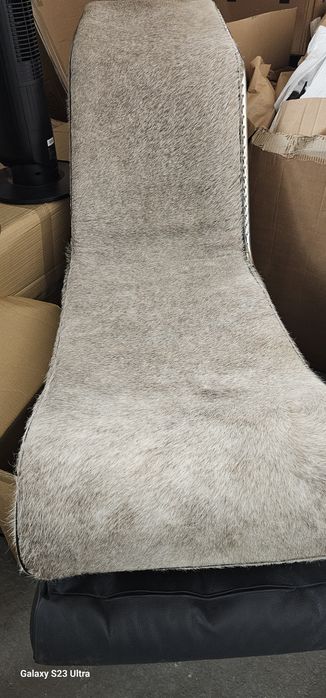 Șezlong / Chaise Lounge design premium din piele naturală & păr natural