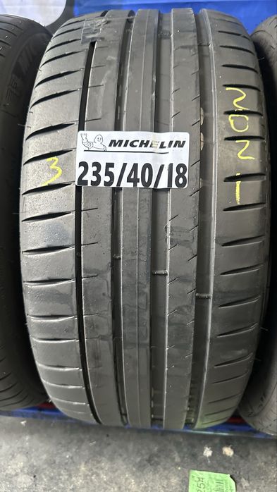 235/40/18 michelin