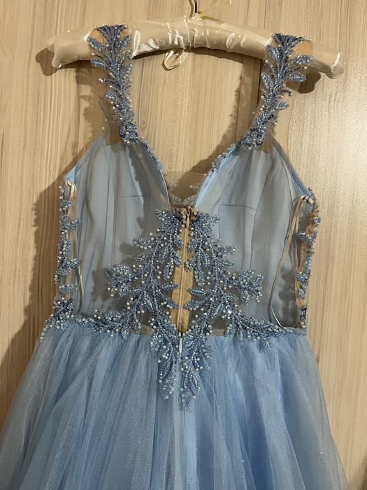 Синя бална рокля