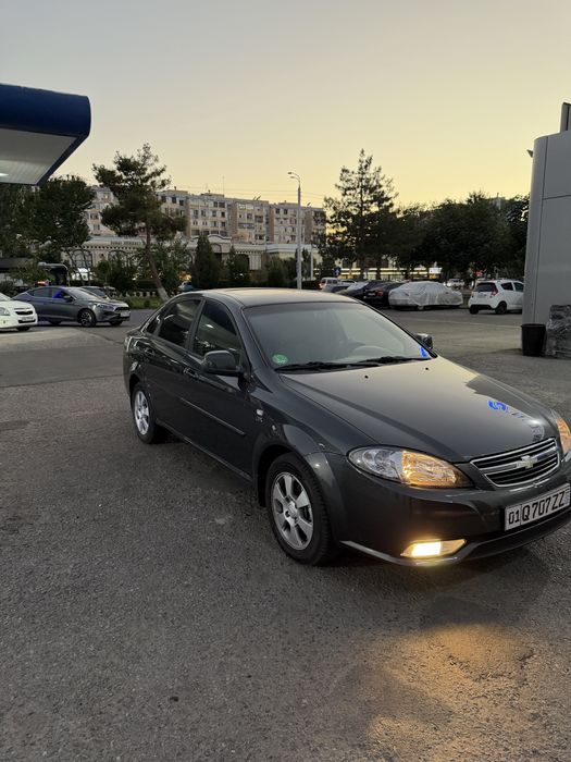 Jentra sotiladi ozimiki 2023 yil kuzov lekin 2025 yil salondan chiqan