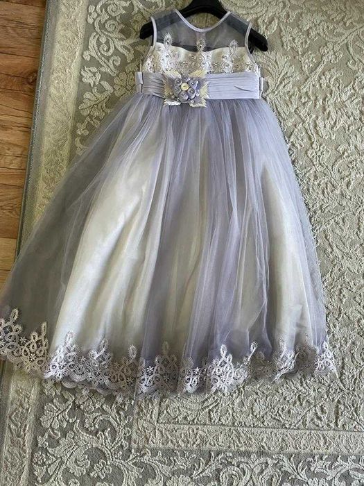 продам платья для девочки вечернее