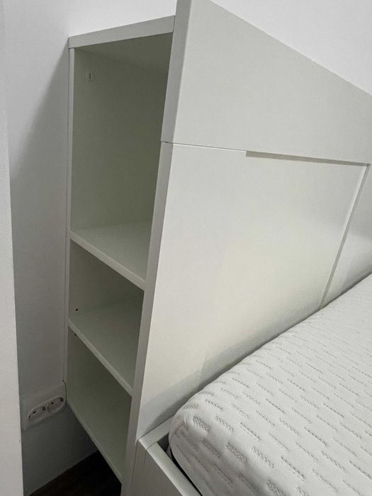 Pat IKEA 160x200 cu tablie, depozitare si 4 sertare - stare foarte buna