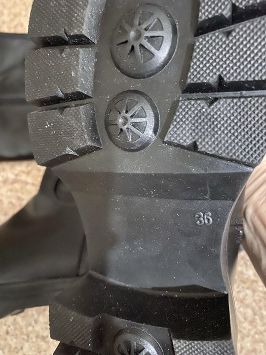 Новые  зимние  сапоги  продам .