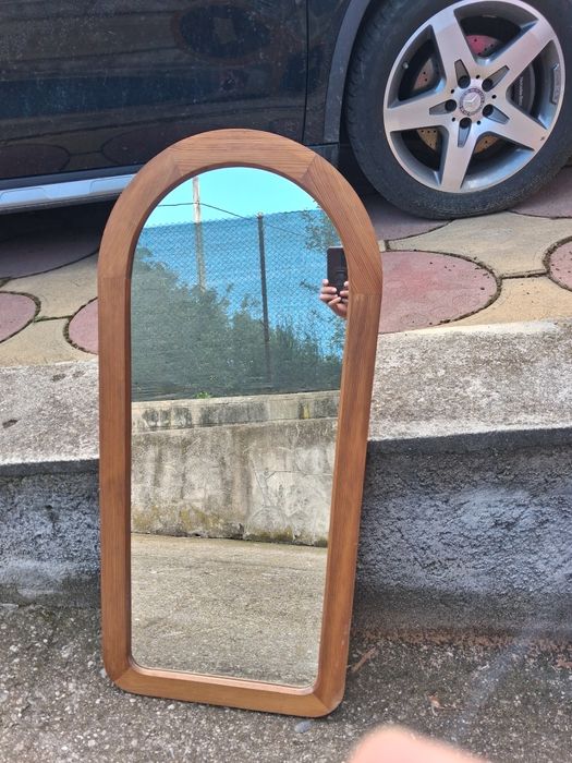 Măsuță mica cu doua etajere+ oglinda cu ramă de lemn