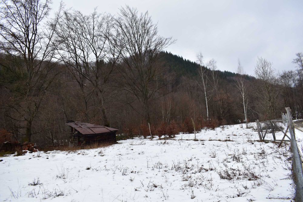 Vând teren+construcție