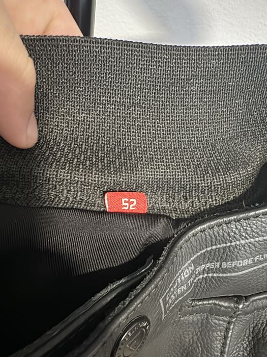 Pantaloni moto din piele