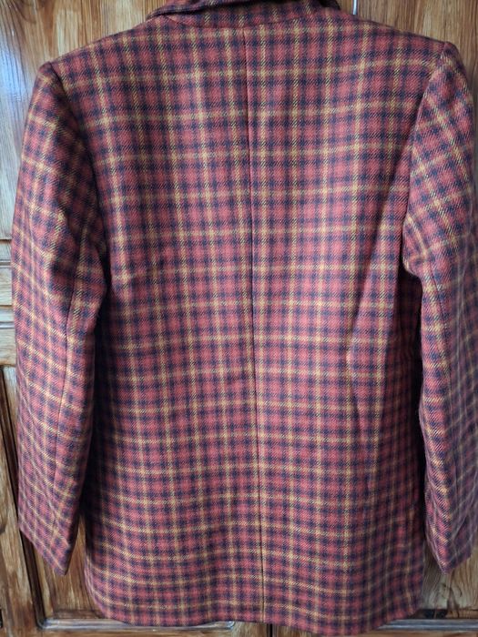 Дамски вълнен костюм