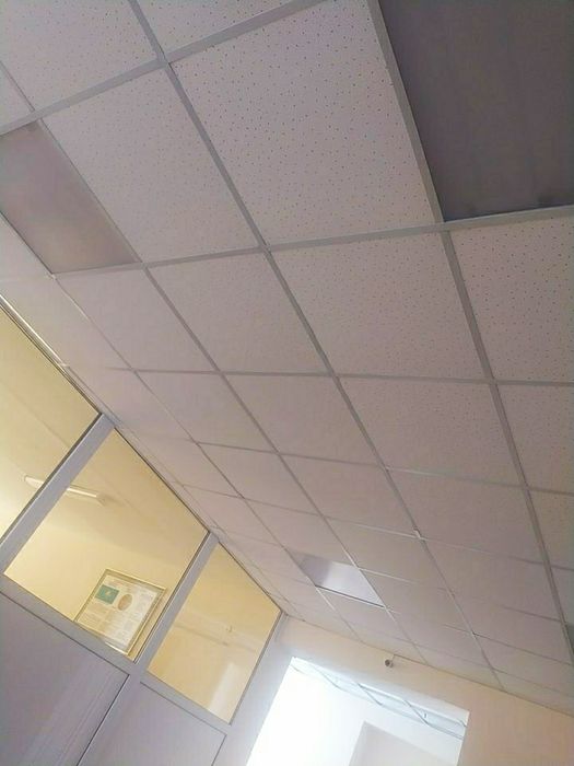 Установка потолков Армстронг