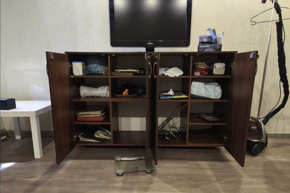 Шкаф - комод коричневый