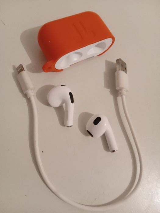 Продам Наушник AirPods 3.