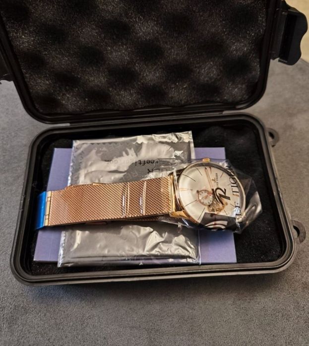 Наручные часы Reef Tiger. Новые.